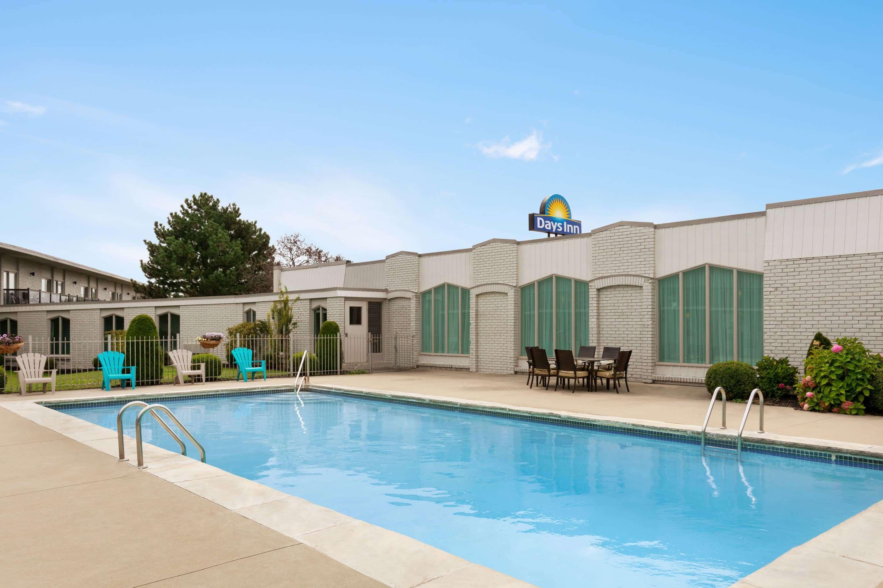 Days Inn By Wyndham London Exterior foto